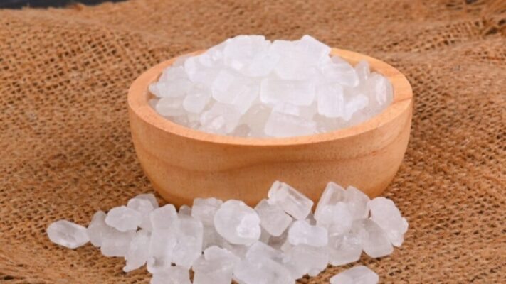 Phèn chua trị thâm nách hôi nách