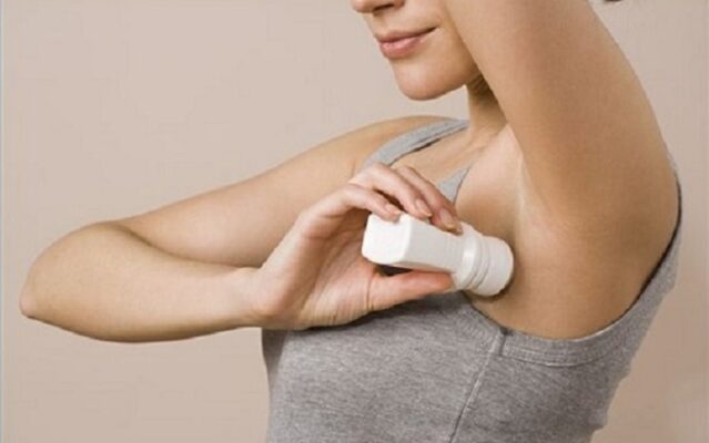 Tác hại của lăn khử mùi với nách